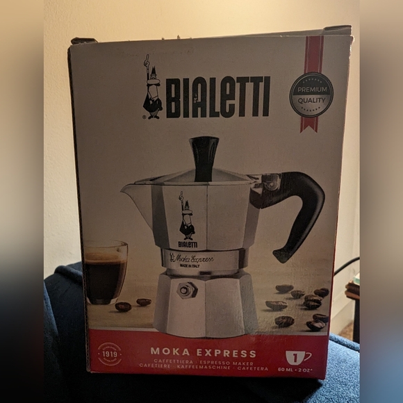 Bialetti Moka Express - Stovetop Espresso Maker, Moka Pot 1 Cup - Picture 3 of 4